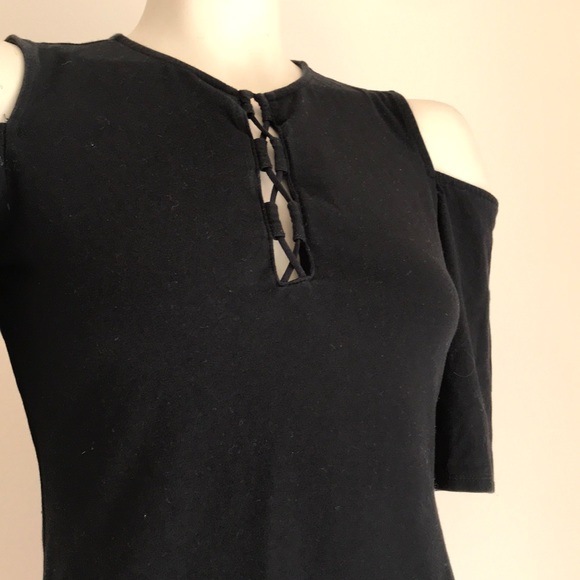 Guess black blouse cold shoulder - Picture 2 of 4